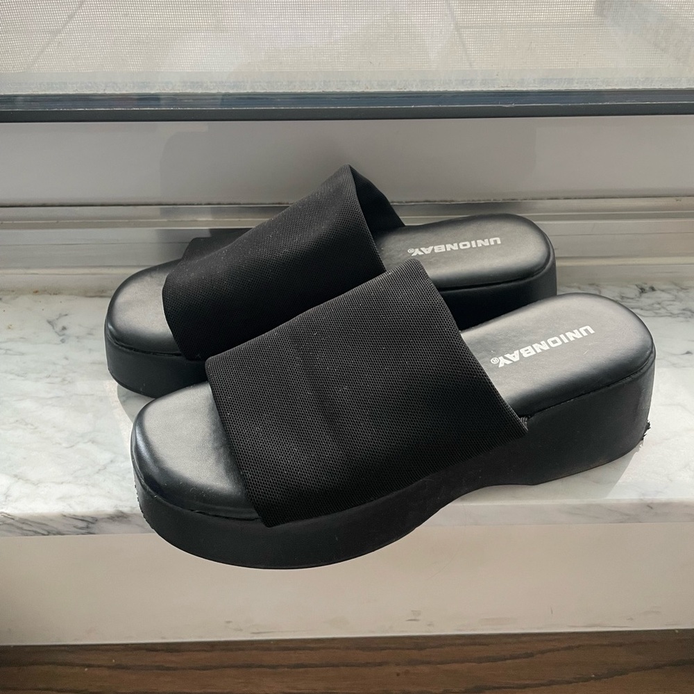UNIONBAY Women's Black Platform Slides